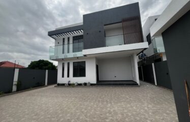 4BEDROOM HOUSE DUPLEX WITH ONE BEDROOM BOYS QUARTERS