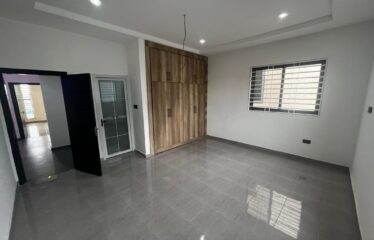 4BEDROOM HOUSE DUPLEX