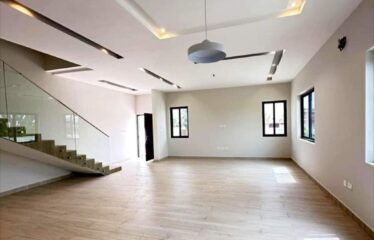 4BEDROOM HOUSE DUPLEX